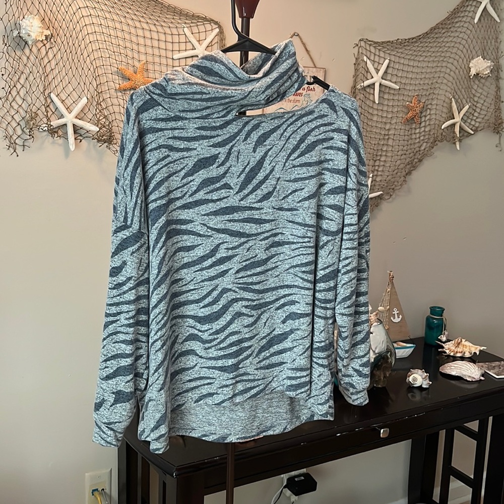 Womens size 14 0XL shirt